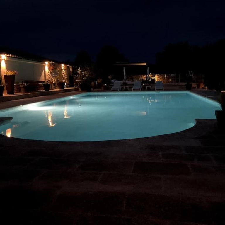 Chambre d'hôtes chez Maguy B-Villa Makeire - Chambre Lit Queen-Size - Vue sur Piscine - 26