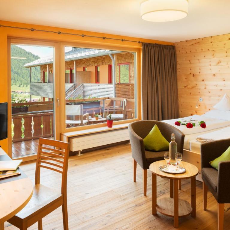 Biohotel Mattlihüs - Doppelzimmer mit Balkon - 3