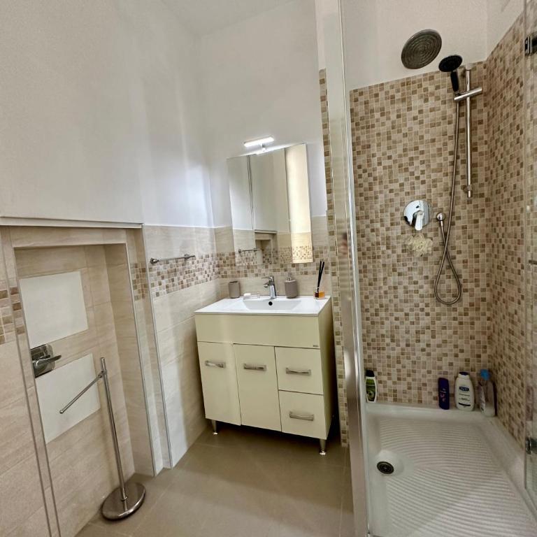 Due Passi dal Porto - Appartamento con 2 Camere da Letto - 17