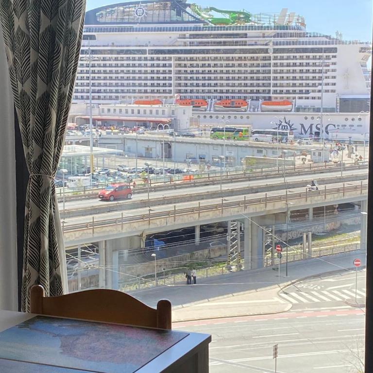 Due Passi dal Porto - Appartamento con 2 Camere da Letto - 32
