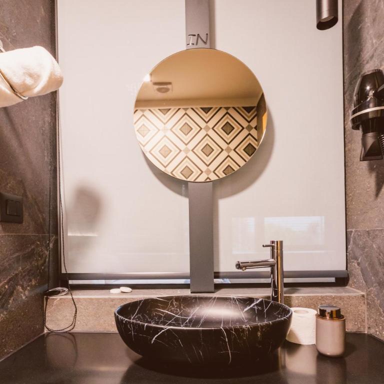 Hotel Boutique Anoma - Deluks Dvokrevetna Soba sa Bračnim Krevetom - 8