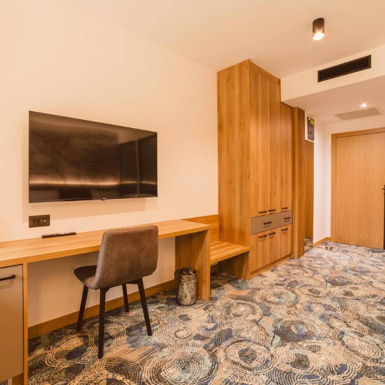 Hotel Boutique Anoma - Trokrevetna Soba s Pogledom na Planine - 5