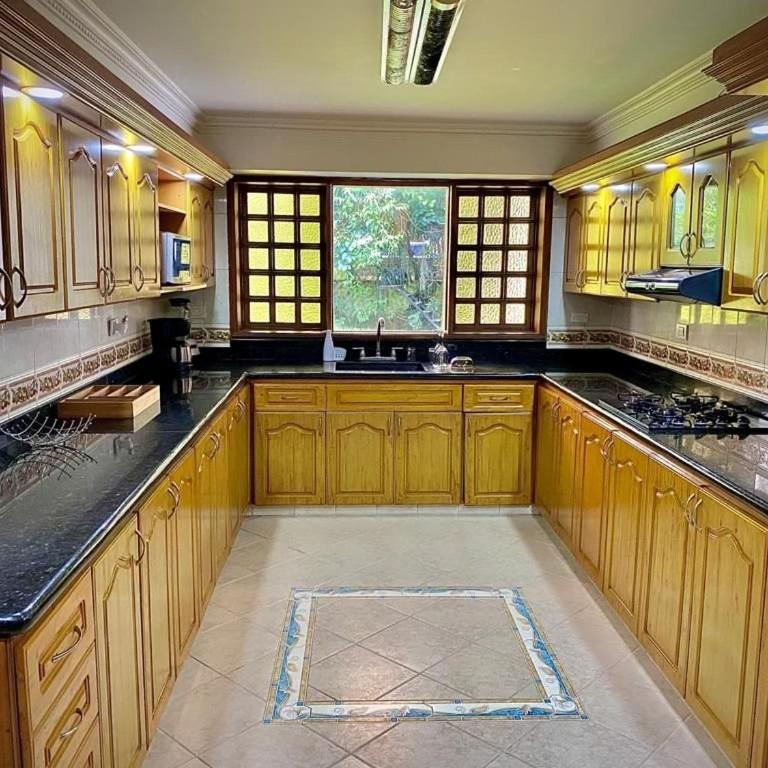 Luxury Villa In Provenza - Eight-Bedroom House - 12