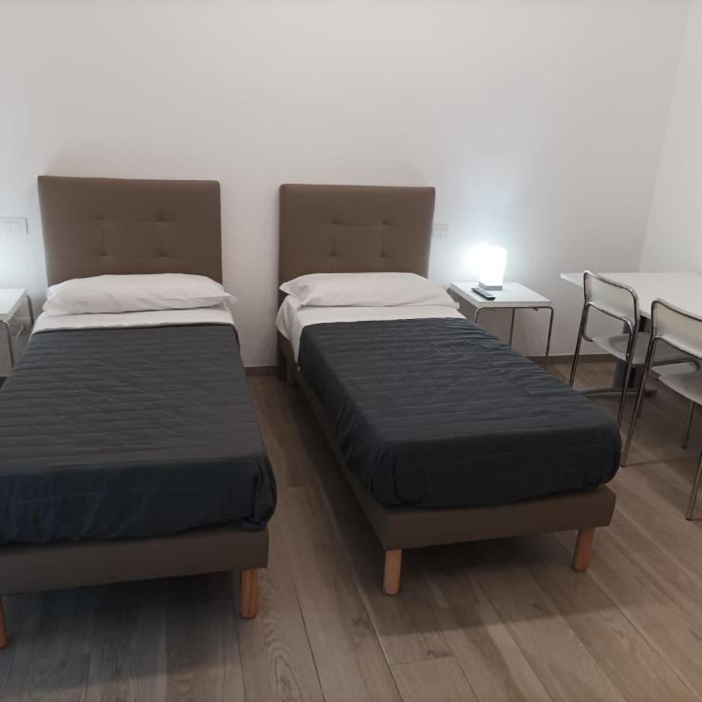 Camere Scandellara 24 - Camera Doppia con Letti Singoli con Balcone - 2