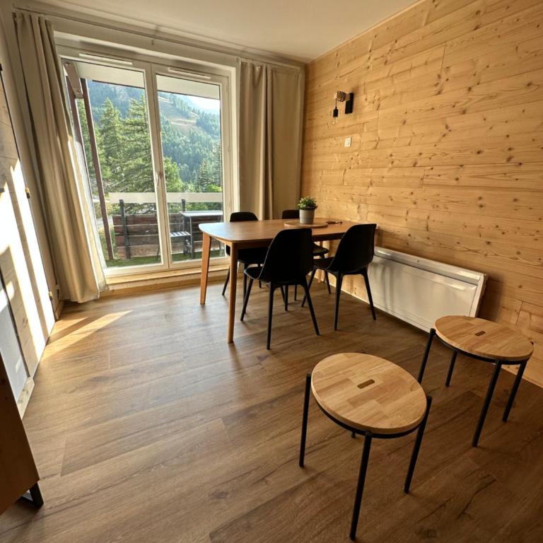 Appartement T2 6 personnes vue sur l’Eyssina - Two-Bedroom Apartment - 5