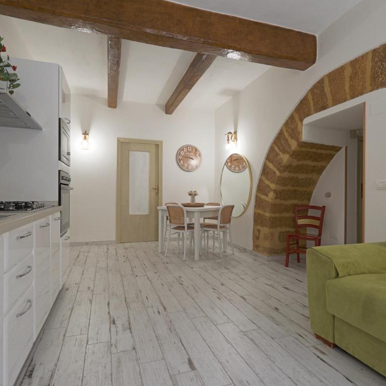 La Sedia Rossa Historical Centre - Two-Bedroom Apartment - 20