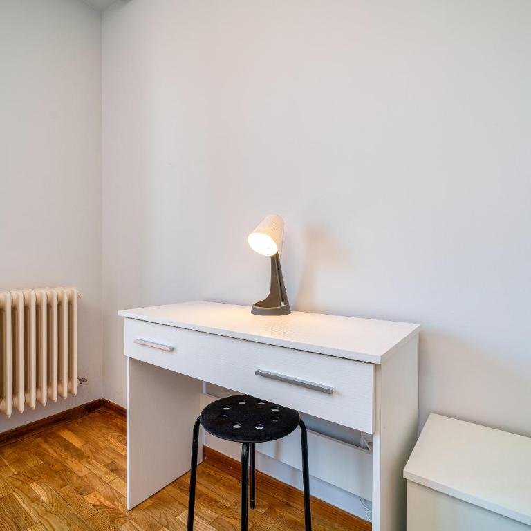L Casa Cafe Madrid El plantio Calle segundo anca 11 madrid 28023 - Double Room with Shared Bathroom - 2