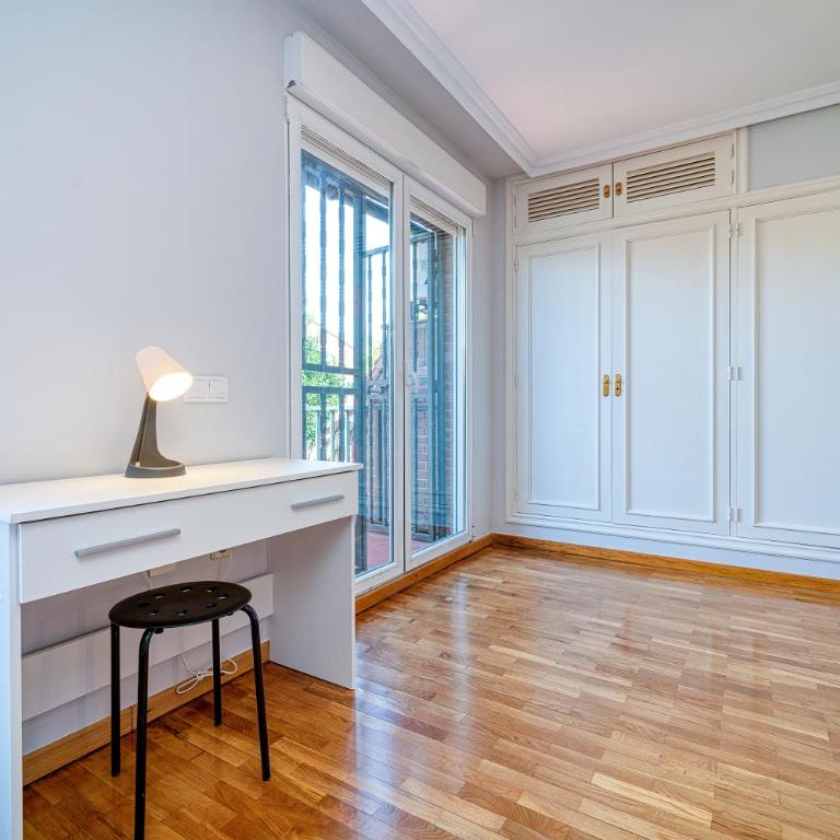 L Casa Cafe Madrid El plantio Calle segundo anca 11 madrid 28023 - Family Room with Private Bathroom - 7