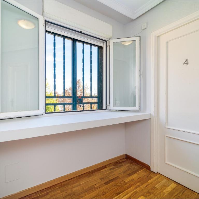 L Casa Cafe Madrid El plantio Calle segundo anca 11 madrid 28023 - Double Room with Shared Bathroom - 6