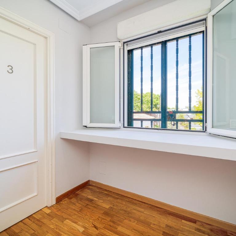L Casa Cafe Madrid El plantio Calle segundo anca 11 madrid 28023 - Double Room with Shared Bathroom - 8