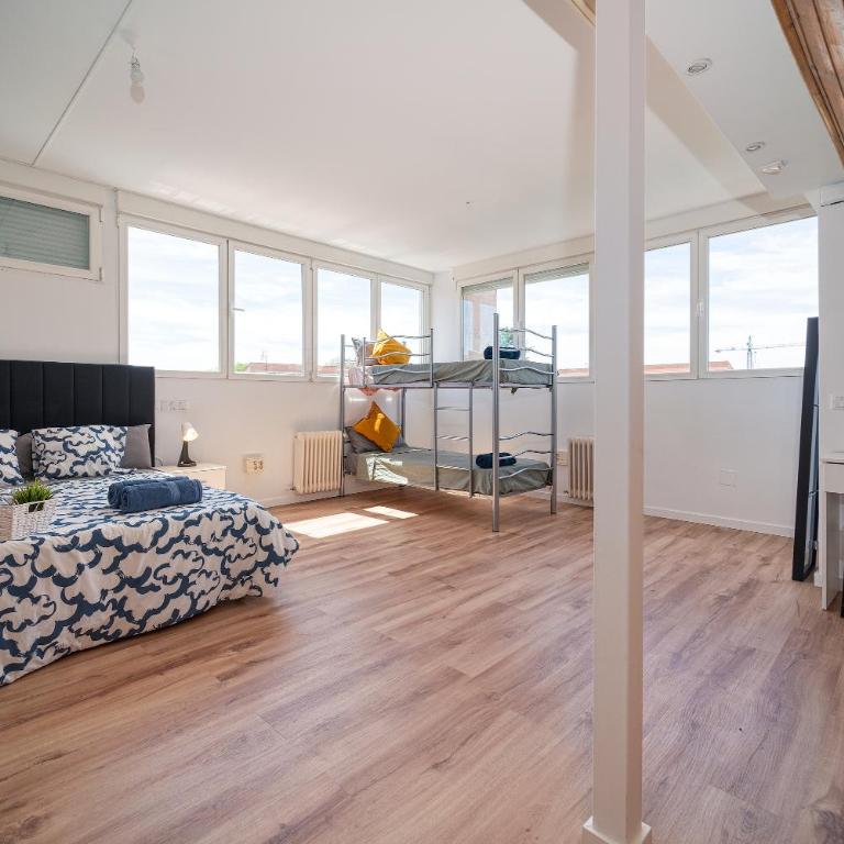L Casa Cafe Madrid El plantio Calle segundo anca 11 madrid 28023 - Family Room with Shared Bathroom - 6