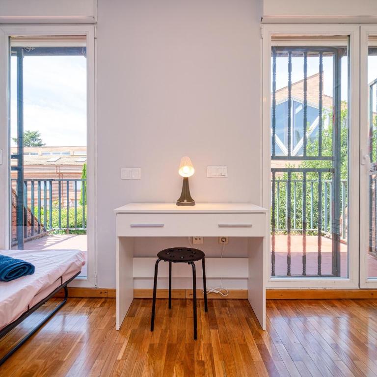 L Casa Cafe Madrid El plantio Calle segundo anca 11 madrid 28023 - Family Room with Private Bathroom - 16