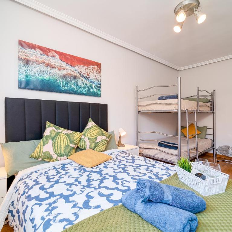 L Casa Cafe Madrid El plantio Calle segundo anca 11 madrid 28023 - Family Room with Shared Bathroom - 7