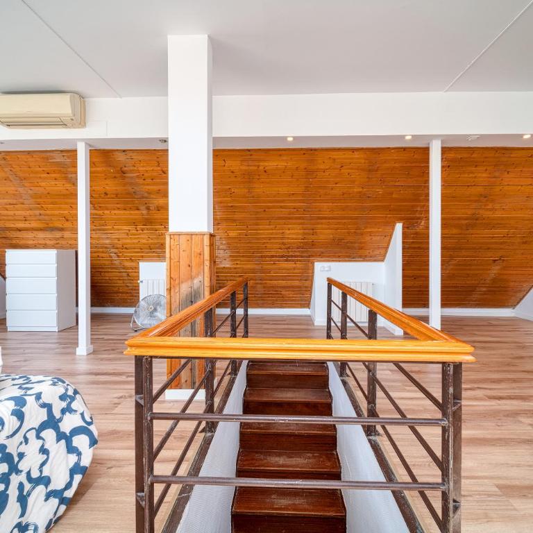 L Casa Cafe Madrid El plantio Calle segundo anca 11 madrid 28023 - Family Room with Shared Bathroom - 8