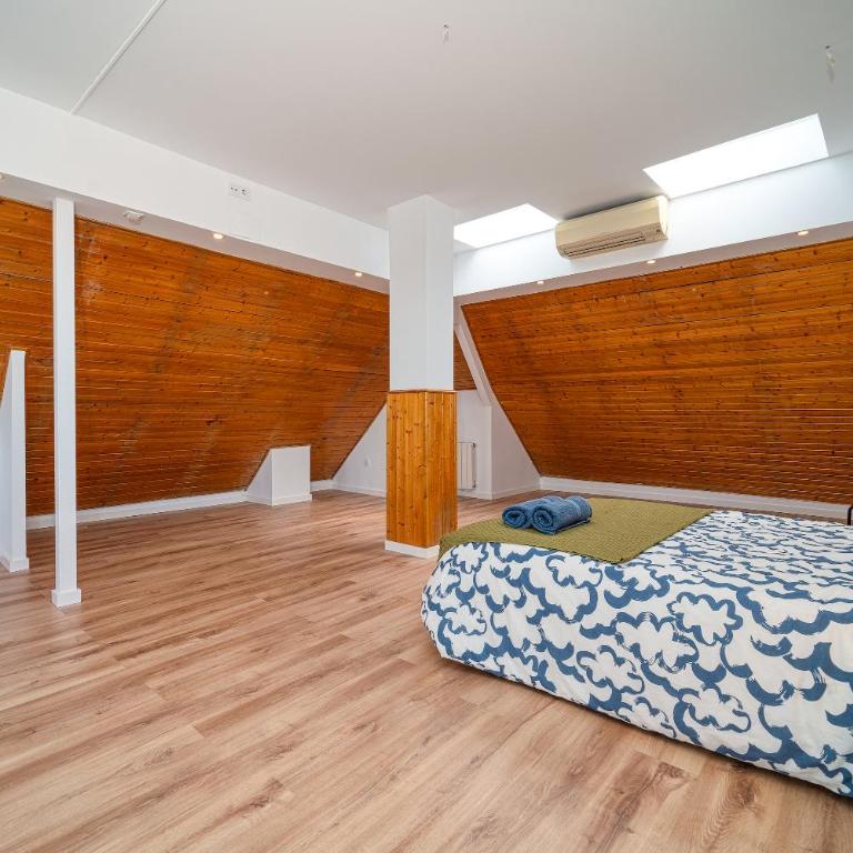 L Casa Cafe Madrid El plantio Calle segundo anca 11 madrid 28023 - Family Room with Shared Bathroom - 11