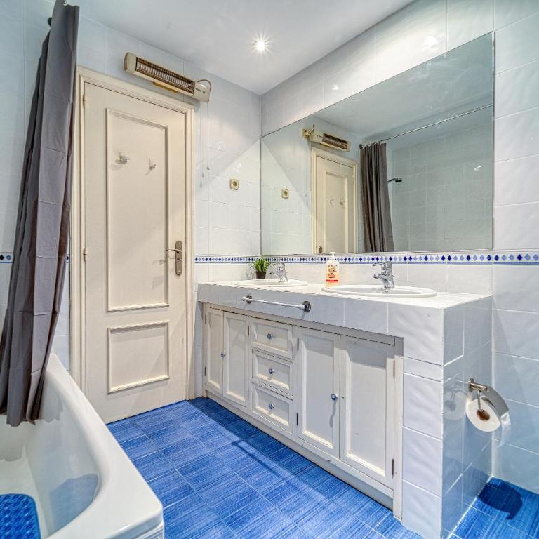 L Casa Cafe Madrid El plantio Calle segundo anca 11 madrid 28023 - Family Room with Private Bathroom - 17