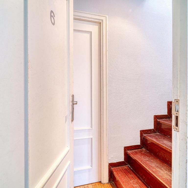 L Casa Cafe Madrid El plantio Calle segundo anca 11 madrid 28023 - Family Room with Shared Bathroom - 12