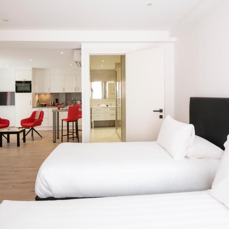 Appartements French Riviera Confidential Centre Ville Juan les Pins proche des plages - Large Studio with Terrace - Staircase Access - 4
