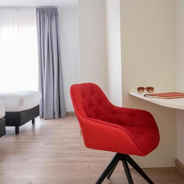 Appartements French Riviera Confidential Centre Ville Juan les Pins proche des plages - Large Studio with Terrace - Staircase Access - 17