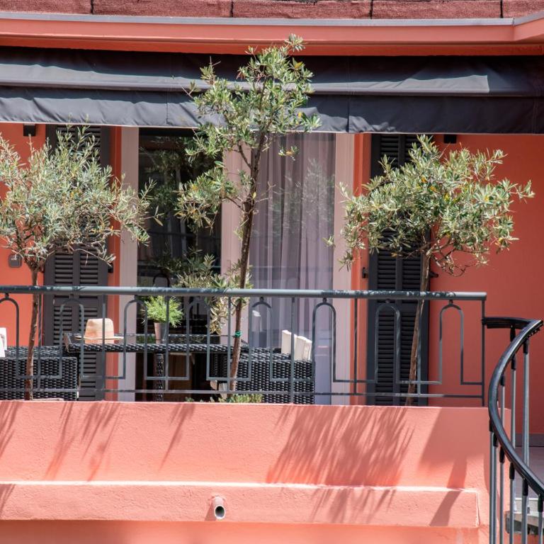 Appartements French Riviera Confidential Centre Ville Juan les Pins proche des plages - Large Studio with Terrace - Staircase Access - 16