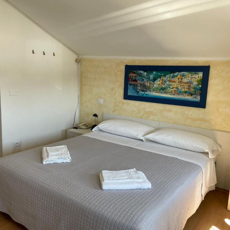 Hotel Hawaii Bed and Coffee - Budget Double or Twin Room - Attic - 6