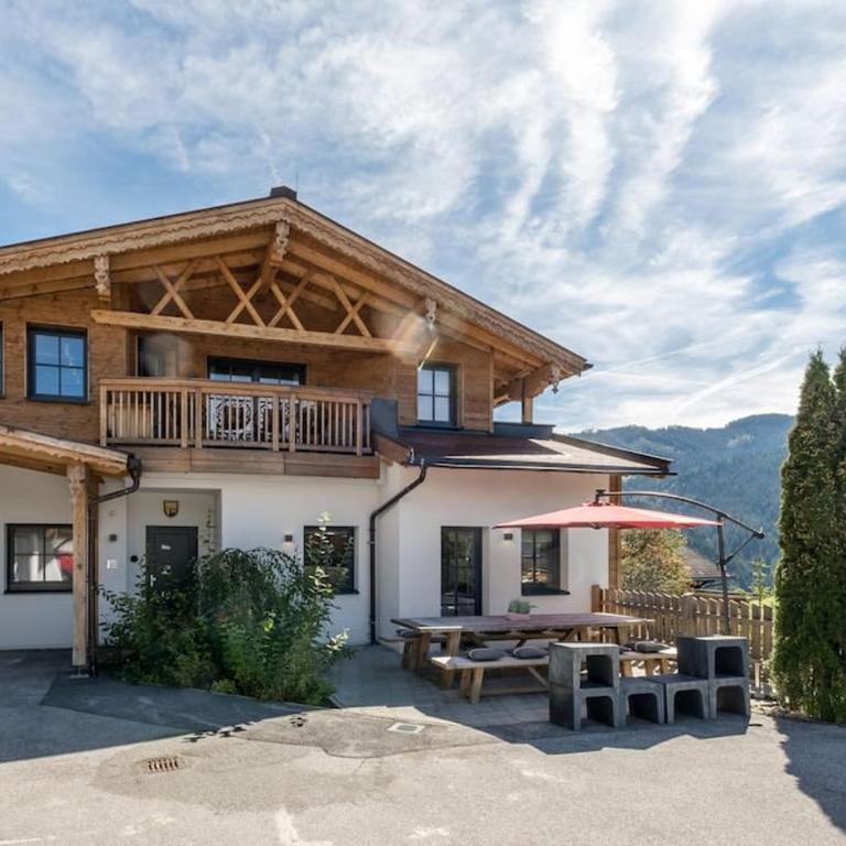 Tauernhaus Sonnblick Top 1 - 13p - 5 kamers - luxe - sauna - uitzicht - Chalet - 2