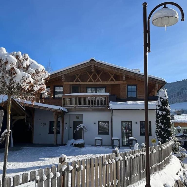 Tauernhaus Sonnblick Top 1 - 13p - 5 kamers - luxe - sauna - uitzicht - Chalet - 11