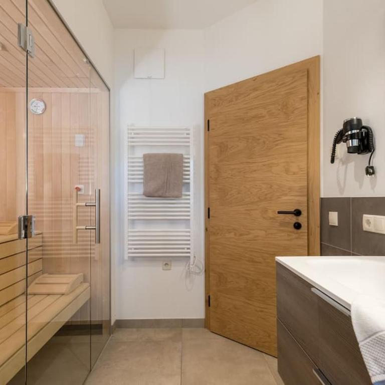 Tauernhaus Sonnblick Top 1 - 13p - 5 kamers - luxe - sauna - uitzicht - Chalet - 19
