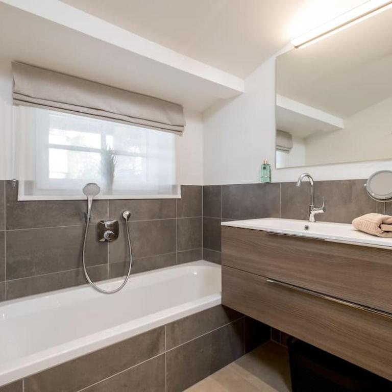 Tauernhaus Sonnblick Top 1 - 13p - 5 kamers - luxe - sauna - uitzicht - Chalet - 26