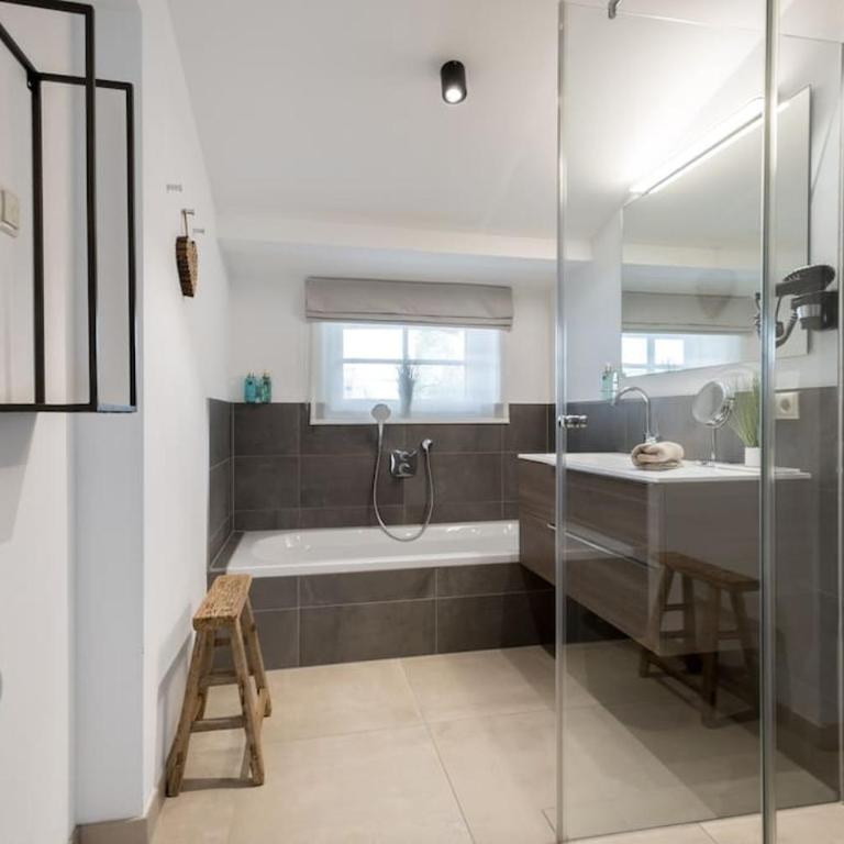 Tauernhaus Sonnblick Top 1 - 13p - 5 kamers - luxe - sauna - uitzicht - Chalet - 44
