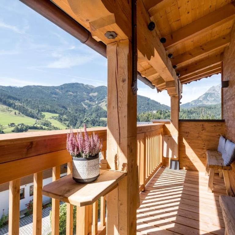 Tauernhaus Sonnblick Top 1 - 13p - 5 kamers - luxe - sauna - uitzicht - Chalet - 50