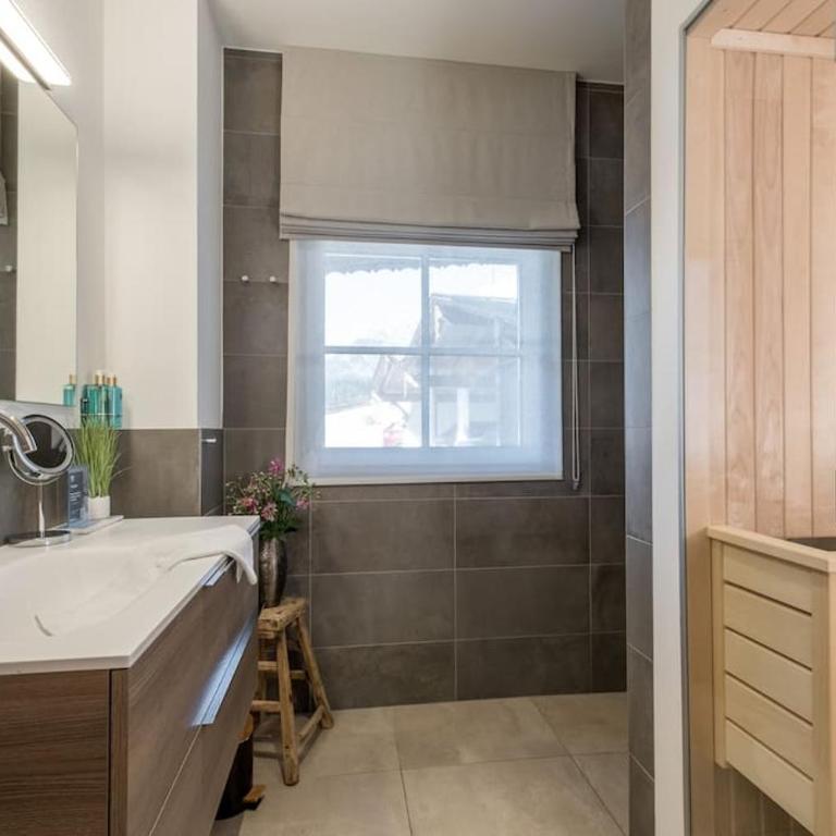 Tauernhaus Sonnblick Top 1 - 13p - 5 kamers - luxe - sauna - uitzicht - Chalet - 53