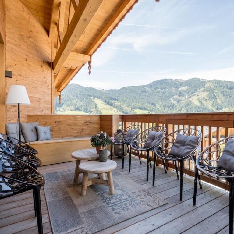 Tauernhaus Sonnblick Top 1 - 13p - 5 kamers - luxe - sauna - uitzicht - Chalet - 55