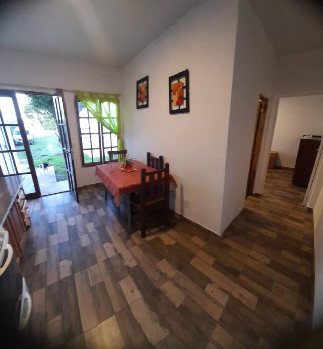 Casa parrilla patio estacionamiento - Casa con 1 dormitorio - 4
