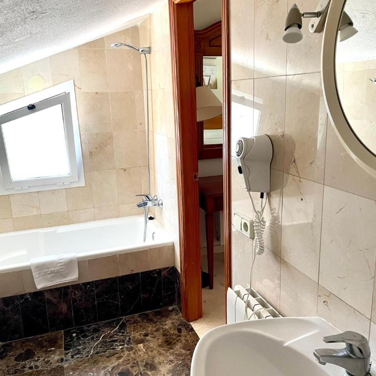 Aparthotel Bahia Pinosol - Habitación Doble - 1 o 2 camas - 3