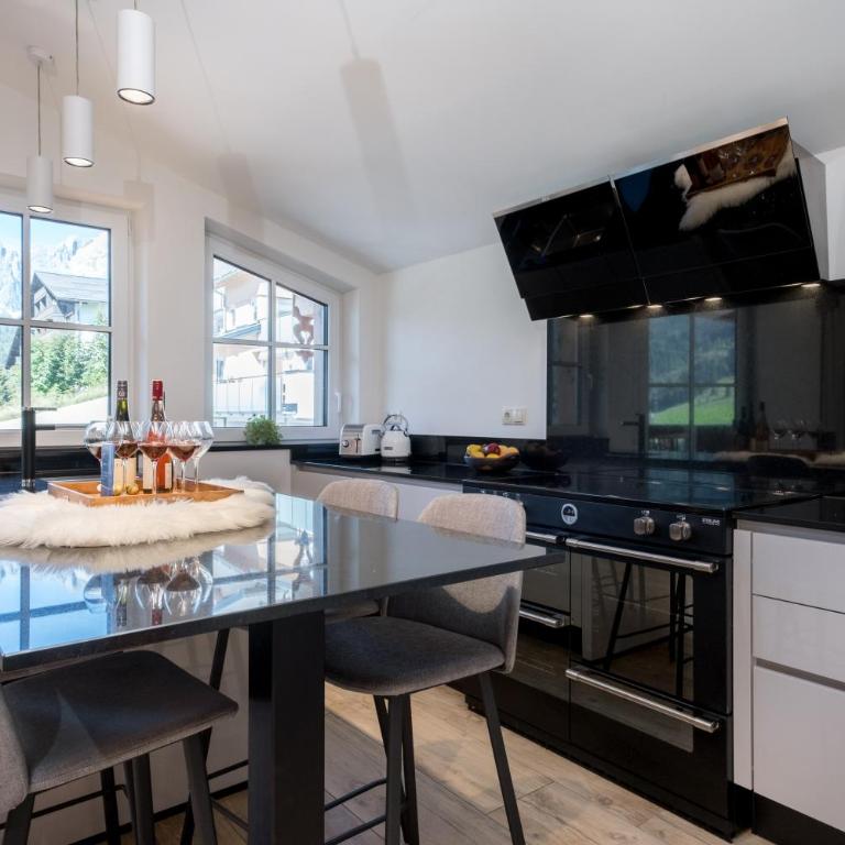 Tauernhaus Sonnblick Top 1 - 13p - 5 kamers - luxe - sauna - uitzicht - Chalet - 5