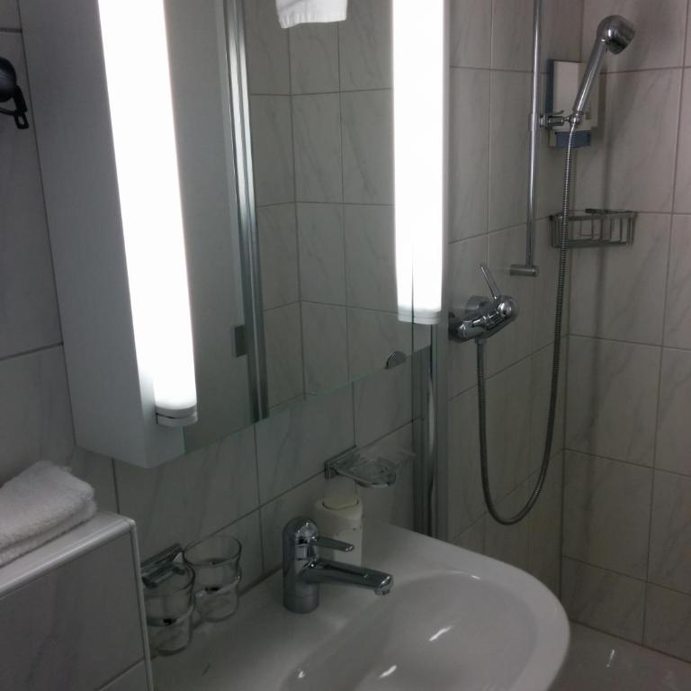 Hotel Terminus - Doppel- oder Zweibettzimmer - 12