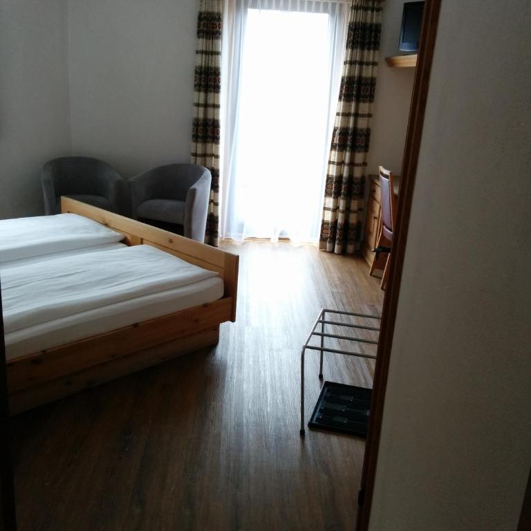 Hotel Terminus - Doppel- oder Zweibettzimmer - 8