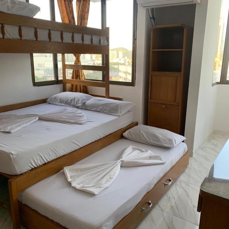 APARTAMENTO RODADERO - Three-Bedroom Apartment - 4