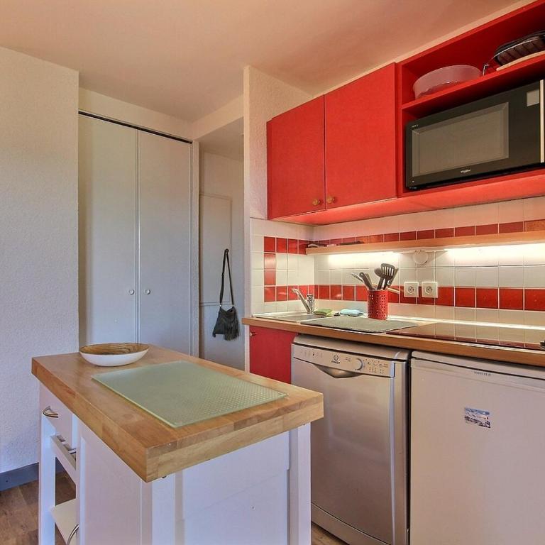Appartement 2 pièces avec balcon, proche commerces - FR-1-455-219 - Appartement - 4