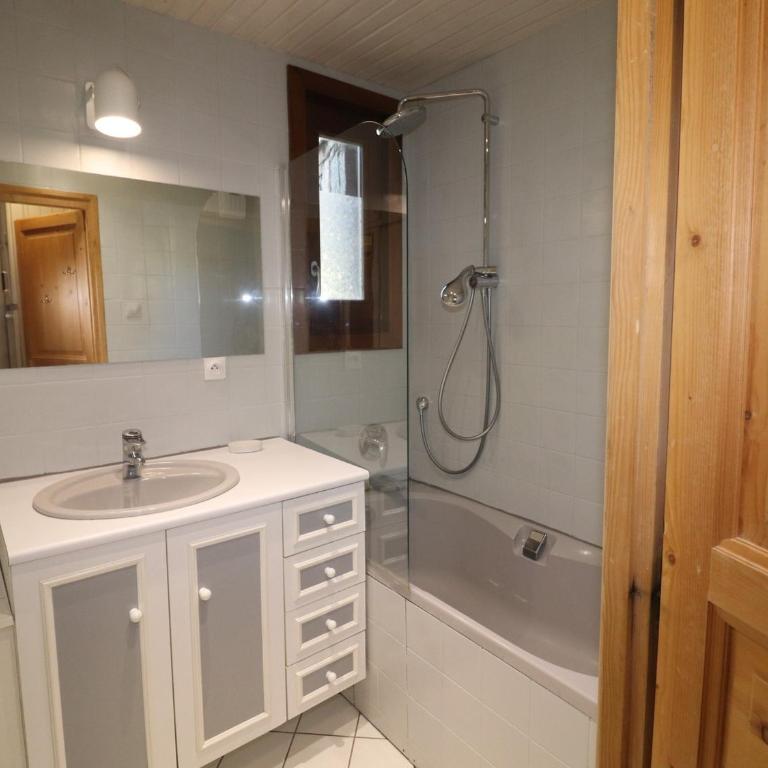 Appartement rénové 3 pièces, skis aux pieds, balcon, WiFi, Val Claret - FR-1-502-369 - Apartment - 4