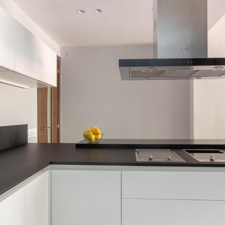 Quiet 2BR Near Marina Metro Workspace - Apartment - 8