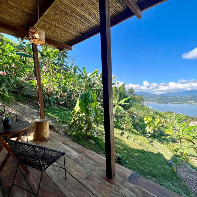 Tierra Alta, Refugio de Montaña, Sauce - King Room with Lake View - 1