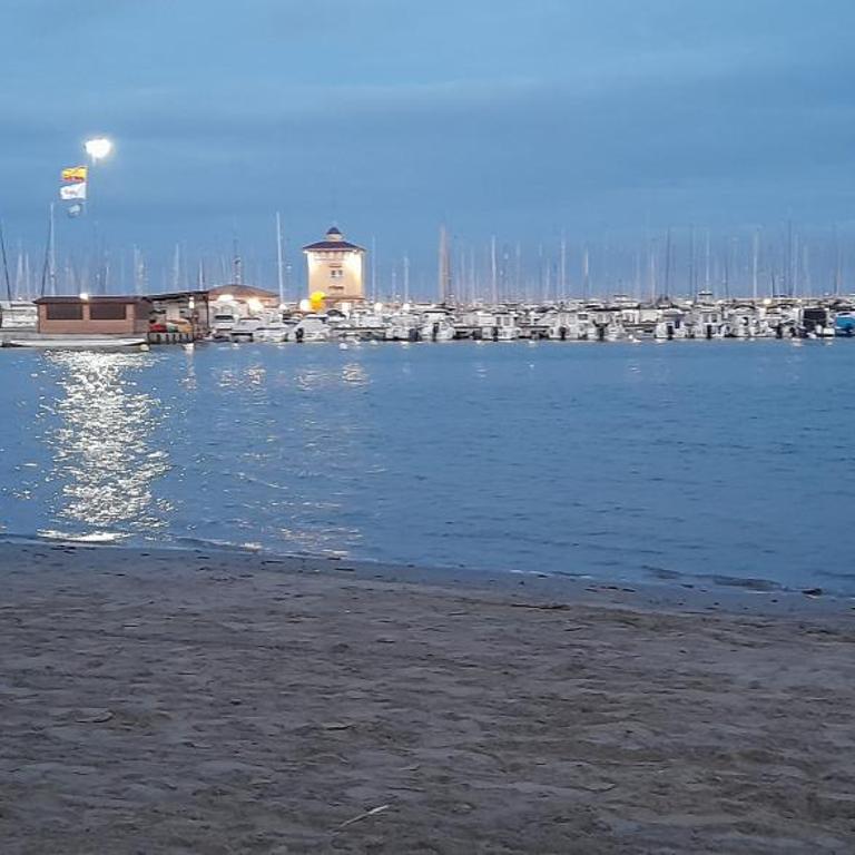 Apartment Los Locos Beach with Balcony and Wi-Fi - One-Bedroom Apartment - 34