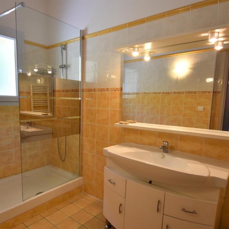 VAUJANYLOCATIONS - ROCHES GRANDES 47 - Maison 7 Chambres - 3