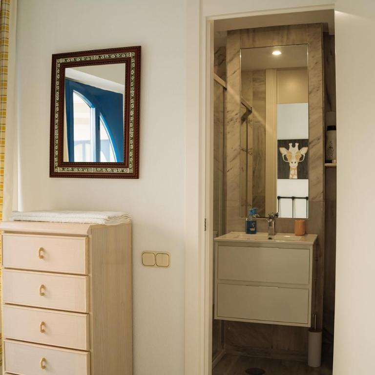 One&lux Marbella House - Bright Beachfront Duplex with Parking, Pool & Gym - Appartamento con 2 Camere da Letto - 42