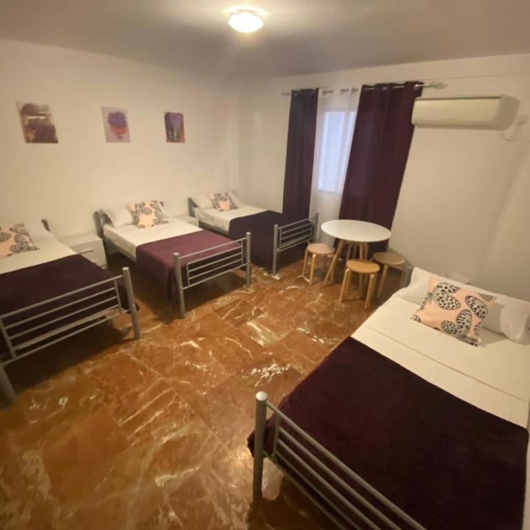 Pension El Dorado - Economy Quadruple Room with Shared Bathroom - 7