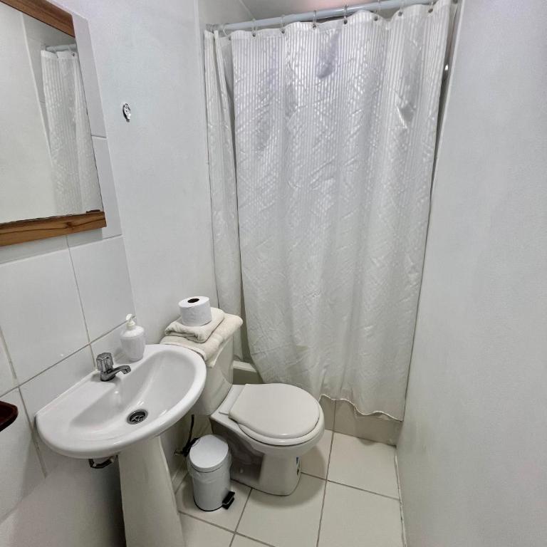 Hostal Ravello - Habitación Cuádruple con baño privado - 1