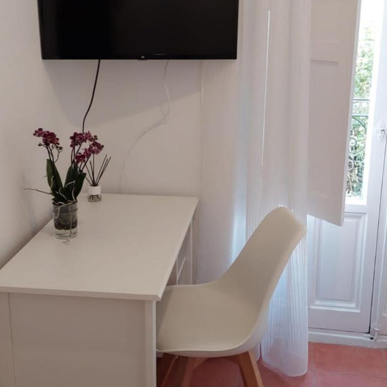 Habitación cerca centro de Madrid - Habitación Individual con balcón - 9