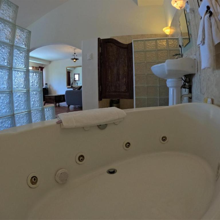 La Concha Beach Hotel & Club - Suite Nupcial - 9
